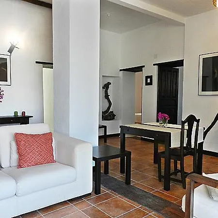 Casa Emerenciana Фемес
